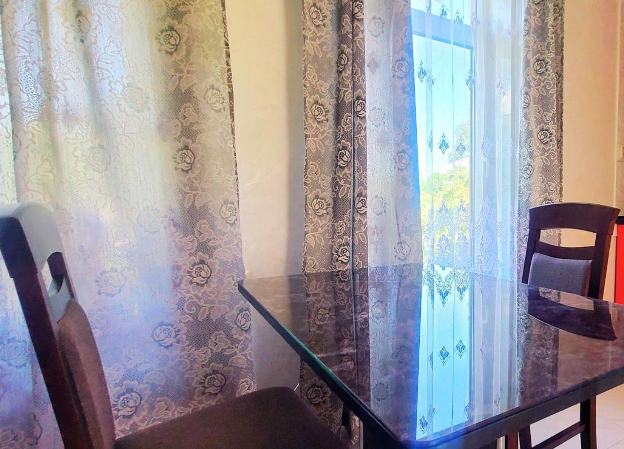 Апартаменти В Будиночку Біля Софіївського Парка Oeman Buitenkant foto